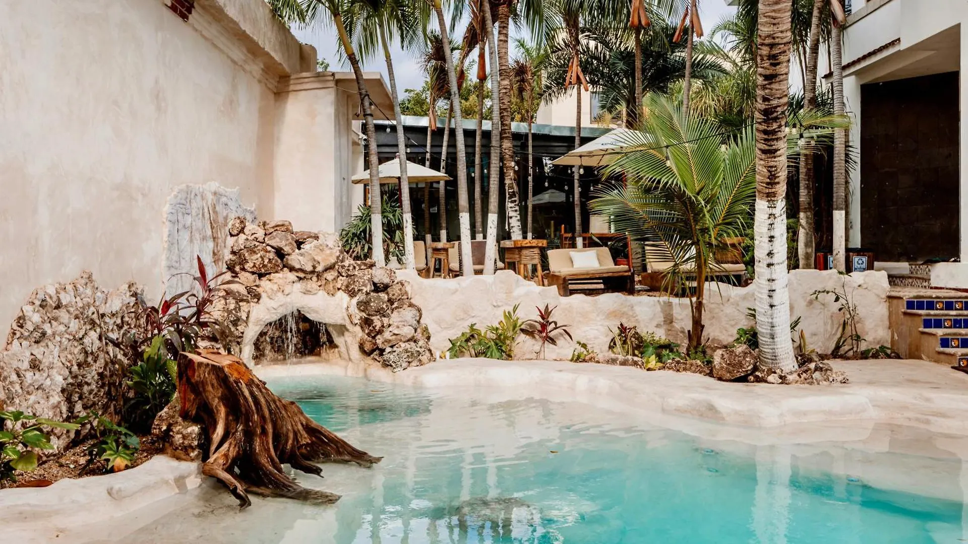 Enigmatic Hotel Experience Cancún