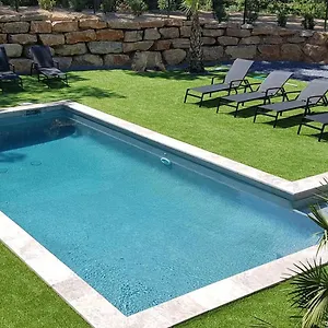 https://villa-saona.fr-provencehotel.com