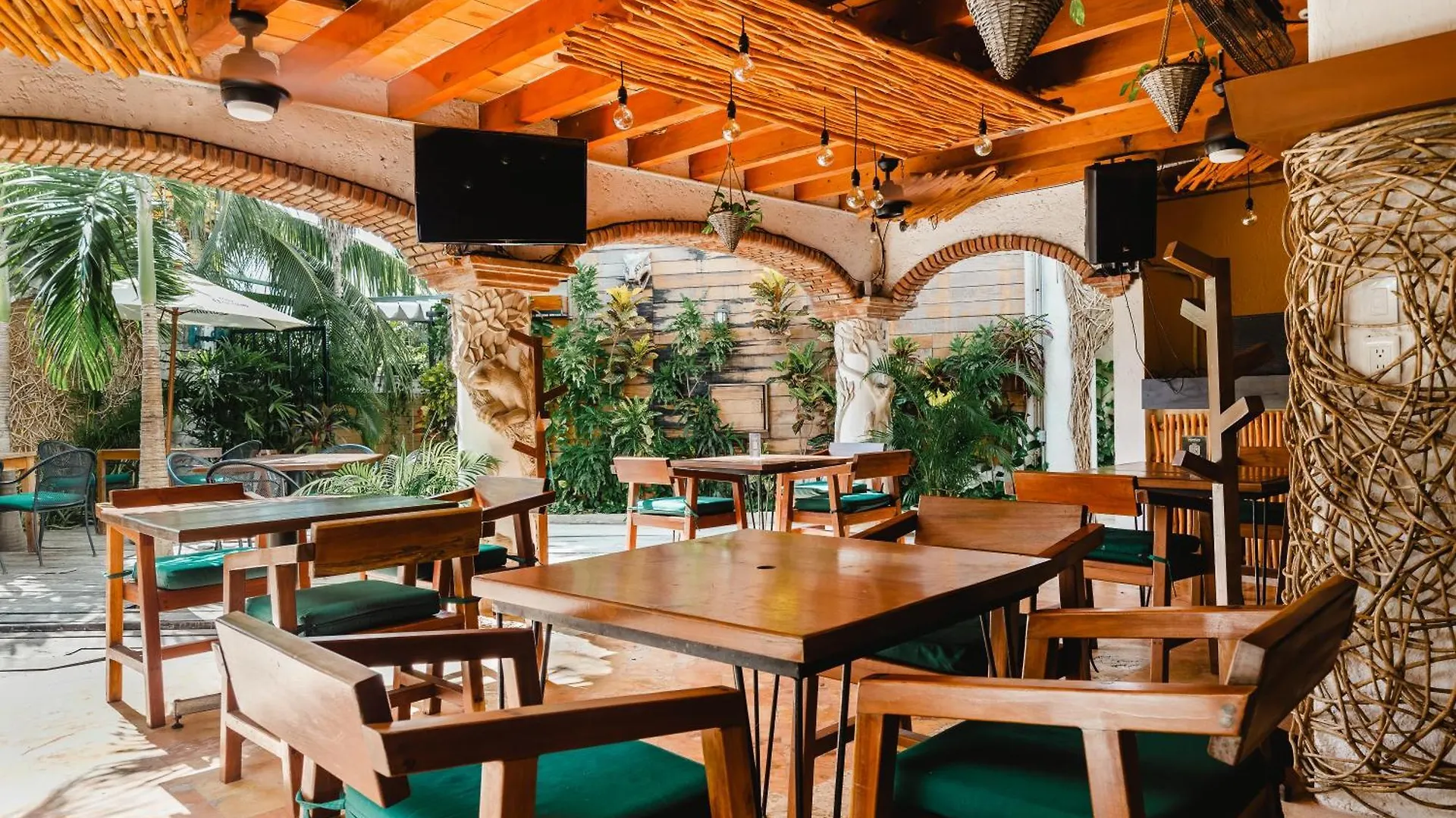Enigmatic Hotel Experience Cancun 4*,